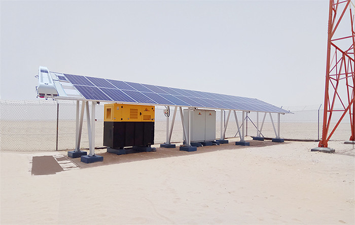 1000 Hours Solar Hybrid Power Solutions IP23 Protection With 2200L Fuel Tank